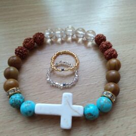 Náramek howlit, Rudraksha, křišťál, zkamenělé dřevo, křížek tyrkys, doplněno prstýnky z rocailu